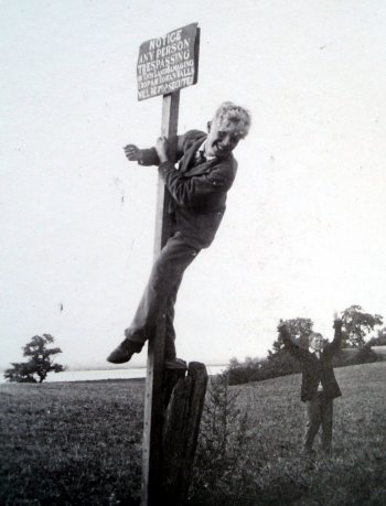 chris on sign