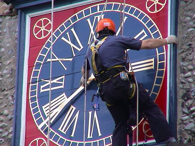 Fitting clock hands